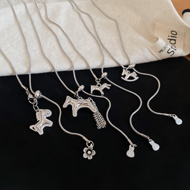 Fashion Simple Pulling Pony Pendant Necklace Versatile Metal Sweater Chain Pendant Necklace Jewelry Accessories Gifts