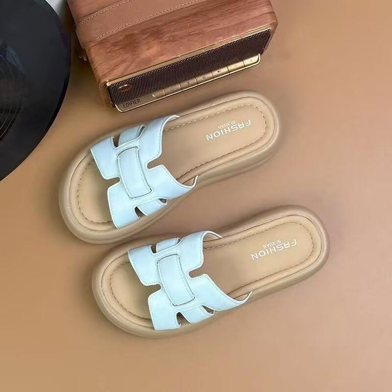 Französische einwortige Slipper mit niedrigem Absatz für Damen-Sommerbekleidung 2025 neue koreanische Version vielseitiger Rock Strand am Meer coole Slipper