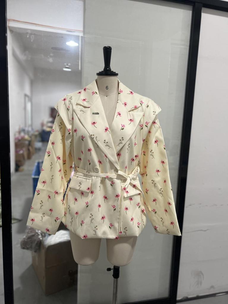 2025 Spring/Summer Versatile Solid Color Coat: Waist-cinching Tie-belt, Shoulder Pad, Elegant Design