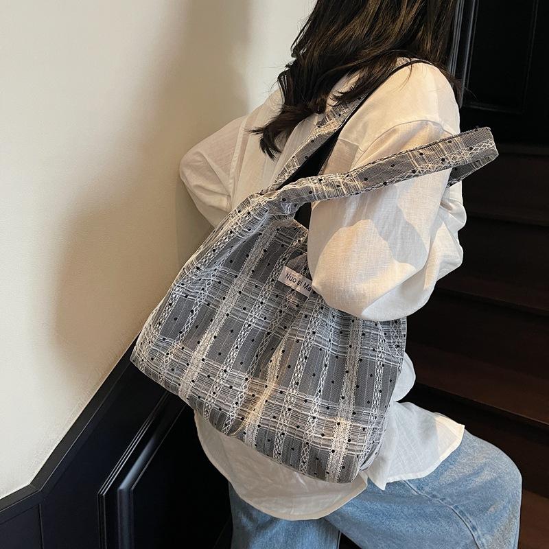 A Fresh and Simple Single-shoulder Bag, A Niche Daily Large-capacity Commuter Tote Bag