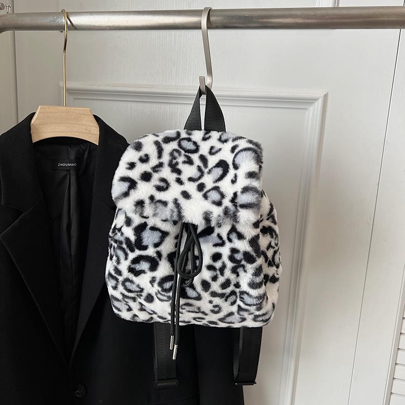 

Leopard Print Plush Backpack: Women s 2025 Autumn Casual High-Capacity Shoulder Bag
