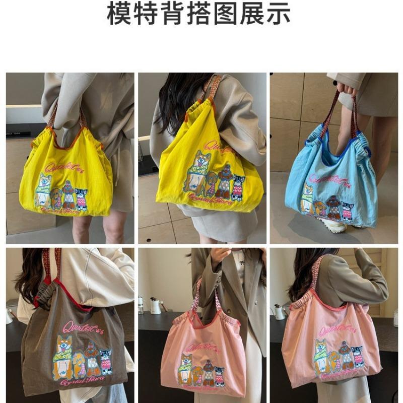 Versatile Tote Bag Women's New Casual Shoulder Bag Fashion Cartoon Travel Large-capacity Portable Commuter Bag