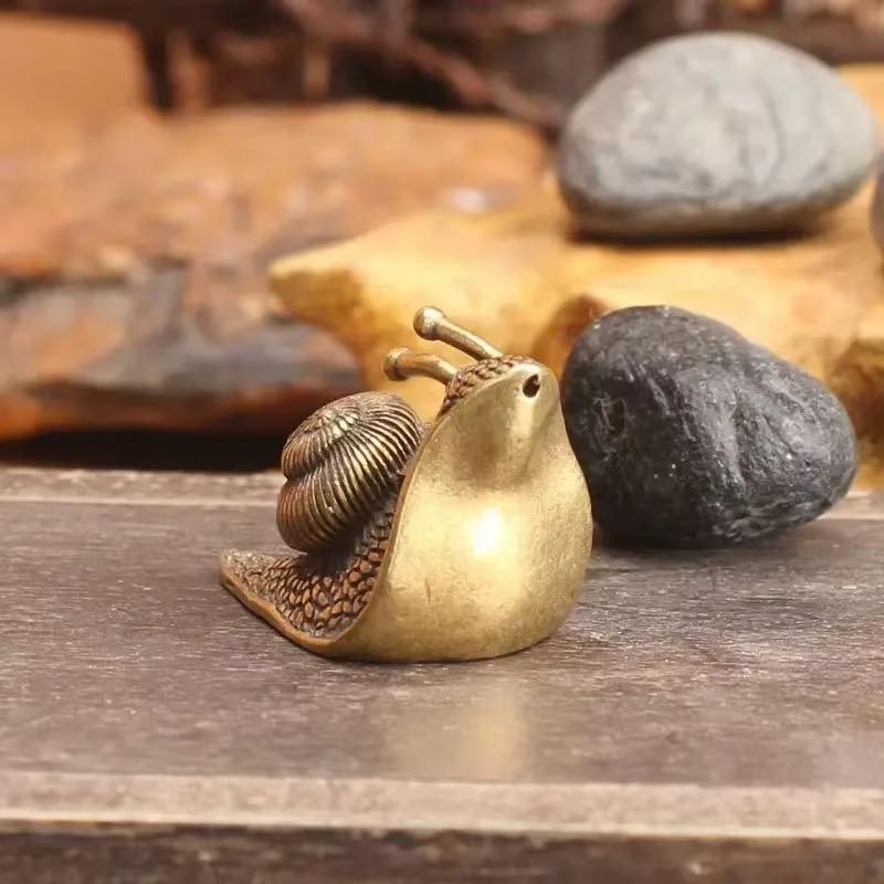 Solid Copper Snail Ornaments Brass Simulation Animal Figurines Tea Pet Miniatures Home Decorations Feng Shui Gift Figurines