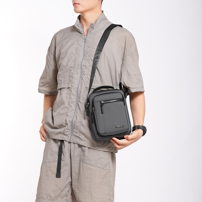 Men's Oxford Crossbody Bag Middle-Aged Sports Travel Shoulder Bag Multi-Compartment Mobile Phone Bag