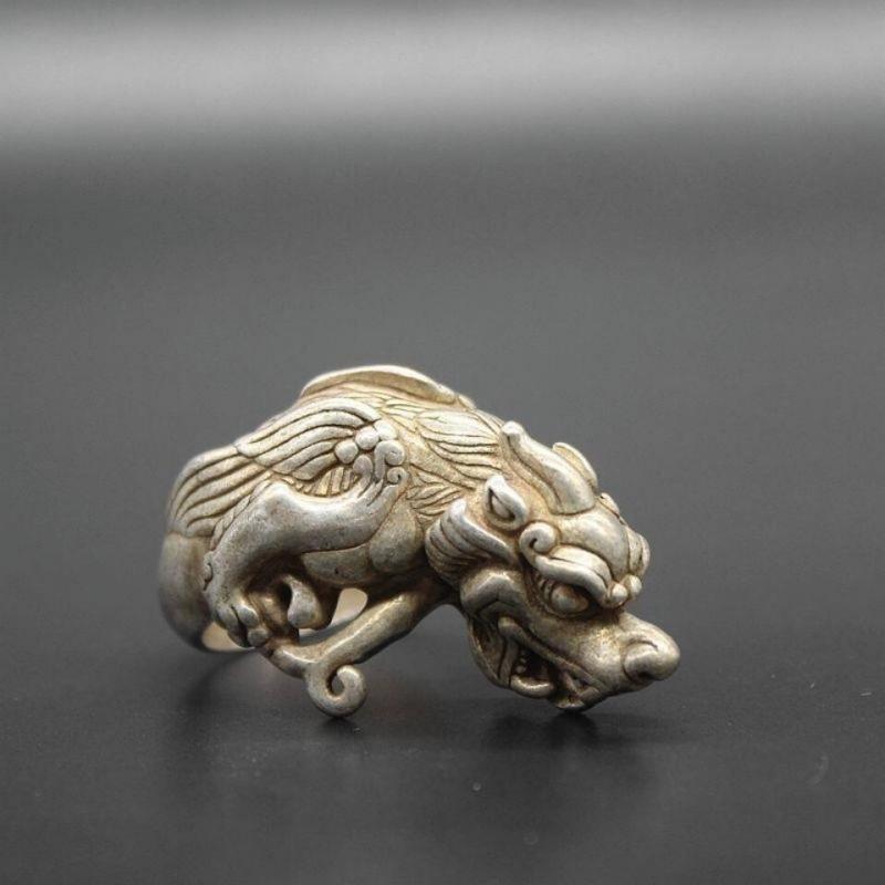 Chinese Tibet Silver Carving Dragon Statue Ring Old Decoration Gift Collection