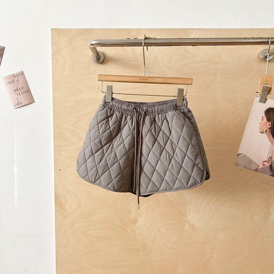 Retro Quilted High Waist A-line Shorts for Women - Autumn/Winter, Slimming Loose Fit, Versatile Base Layer.