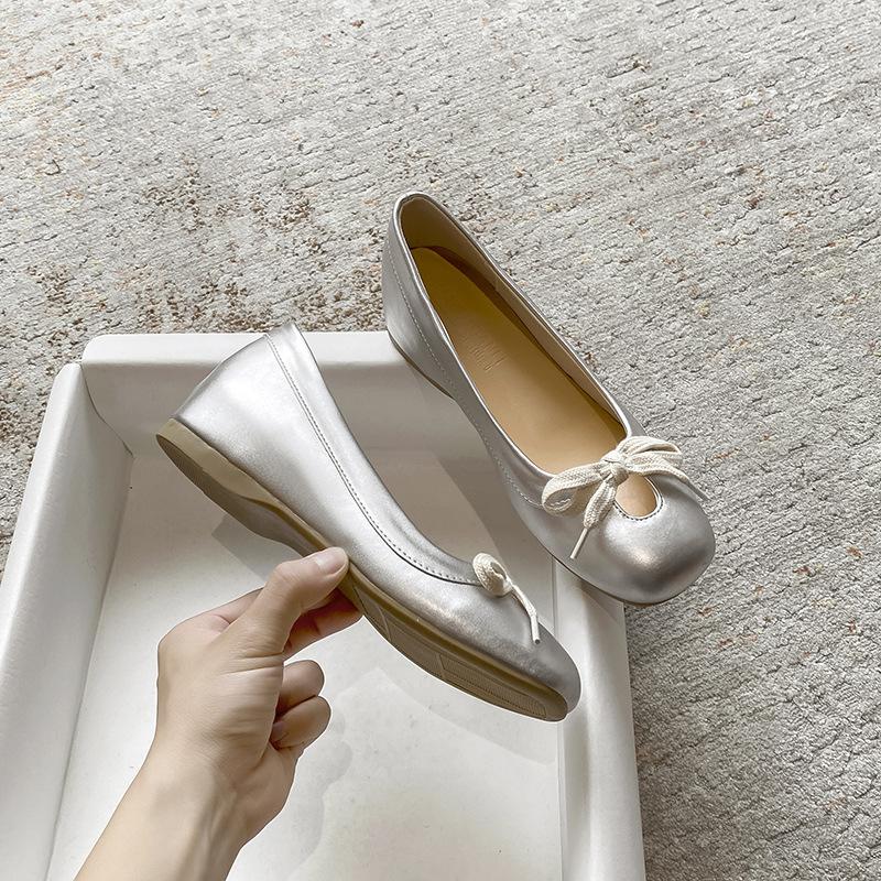 

Leopard print bow shallow mouth single shoes women s new autumn height-increasing ladyshoes soft leather cute Doudou shoes 33 серебряный