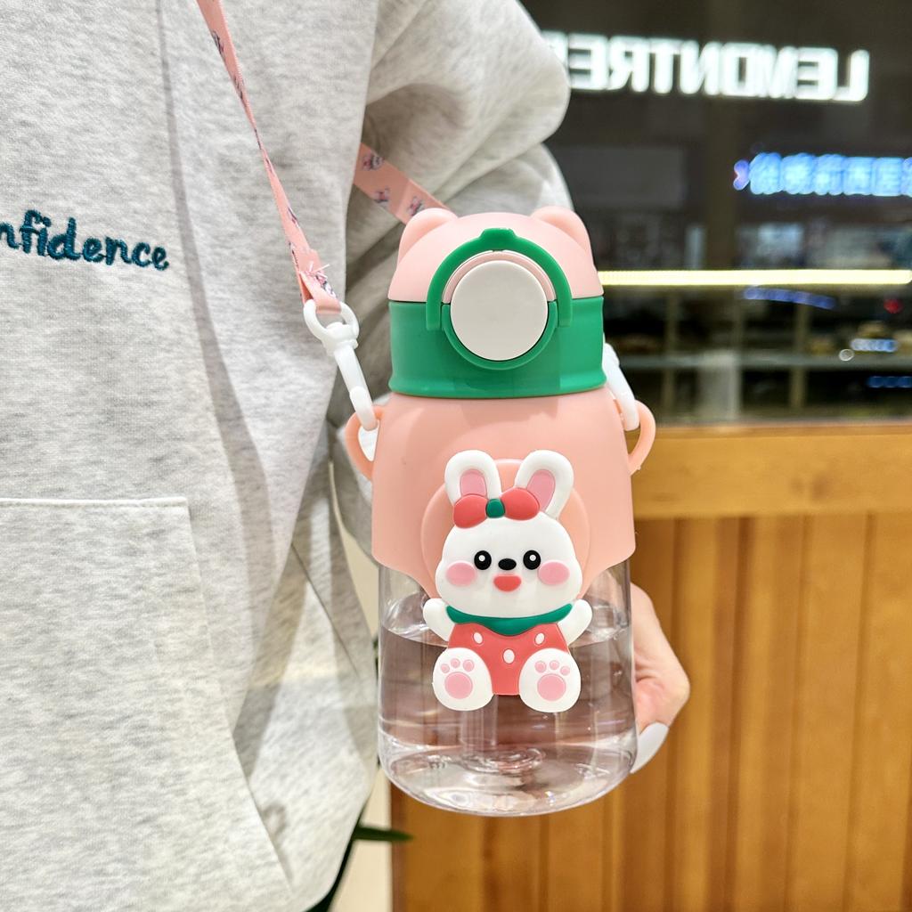 600 ml Kawaii Sommer Kinder Wasserbecher Cartoon Fallsicherer Strohbecher Jungen und Kreise Gehen zur Schule Baby Wasserkocher Schülerflasche