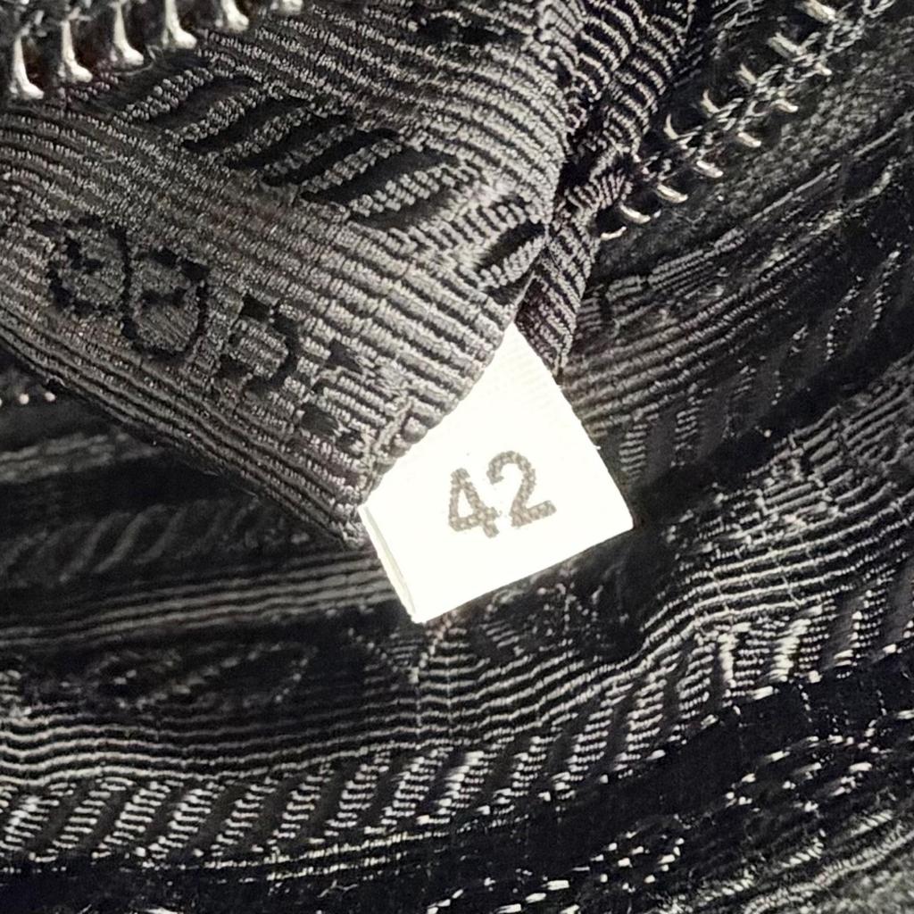 Excellent PRADA Cosmetics Pouch Vera Re-Nylon Mini Pouch Small Triangle 1NS175 Used