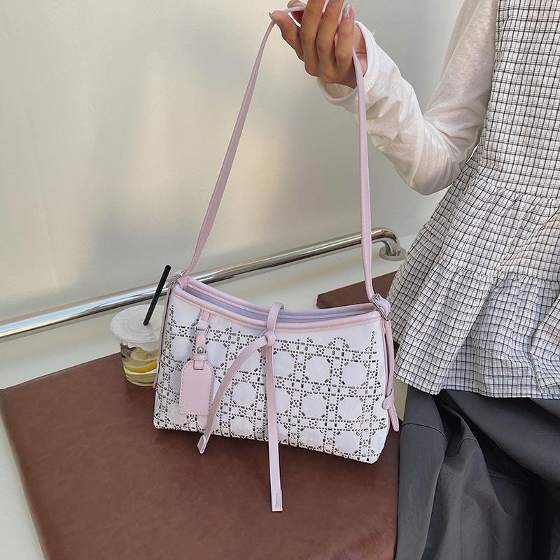 

Niche texture underarm bag women s commuter bag 2025 new simple sticker diamond small square bag shoulder messenger bag фиолетовый