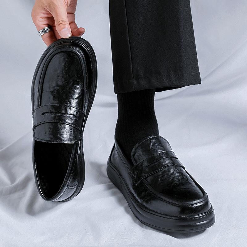 Chaussures d'affaires japonaises à semelles épaisses et à tête large rehaussées 2024 nouvelles chaussures décontractées tendance à enfiler 85999-T