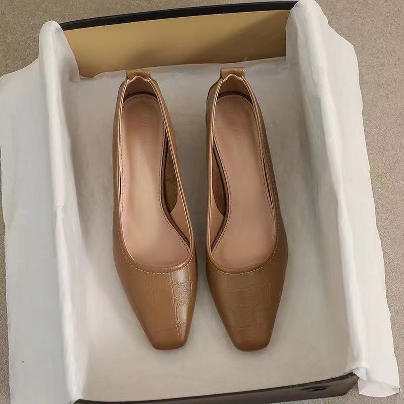 Spring and Summer New Small Heels Simple Lady Temperament Soft Leather Not Grinding Feet Pointed Single Shoes Low Heel High Heels