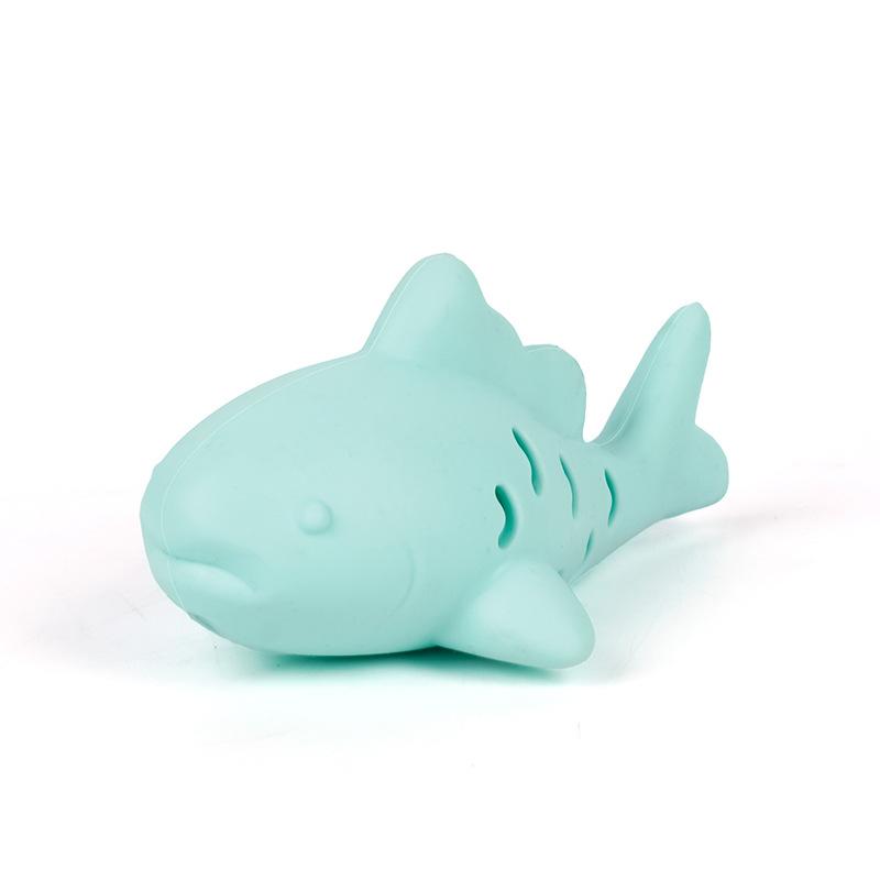 

Silicone Pet Toy Shaped Treat Dispenser Durable Bite-Resistant Food Hiding Teeth Grinding Entertainment зелёный