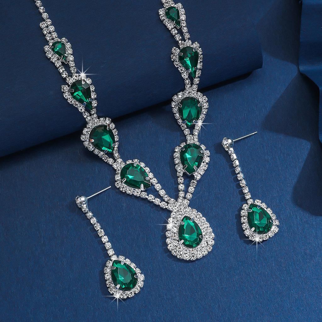 High End Emerald Luxury Necklace and Earring Set Suitable for Parties, Dinners, Wedding Banquets, and Evening Dresses