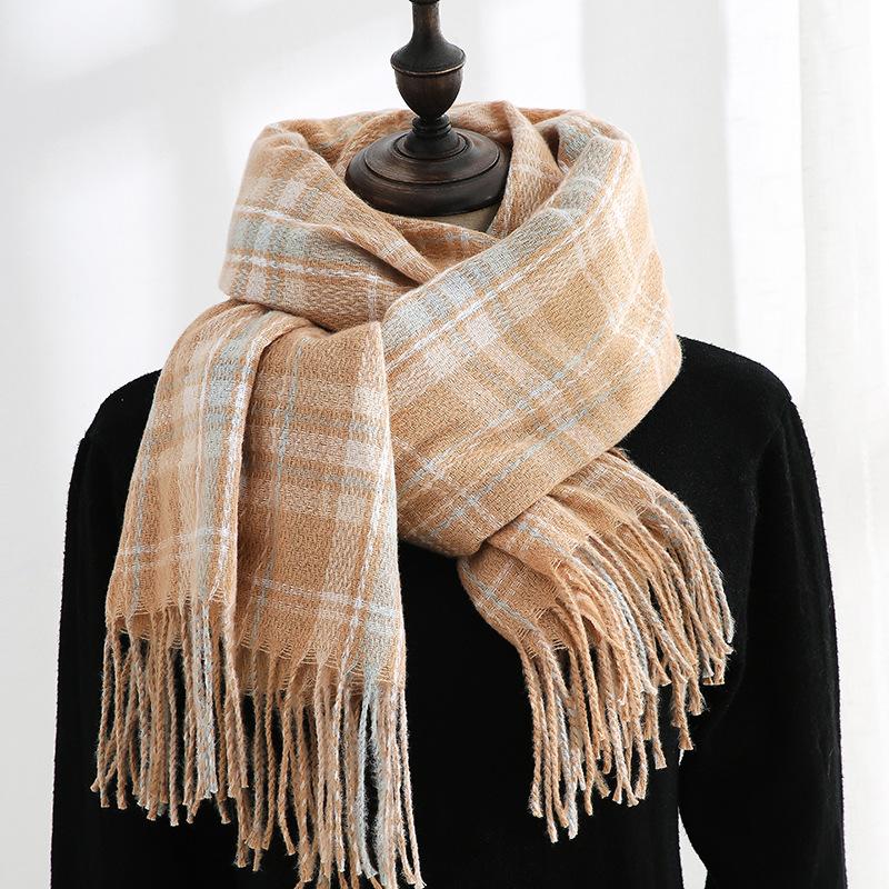 

Женский длинный шарф согреет осенне-зимнюю шаль хаки