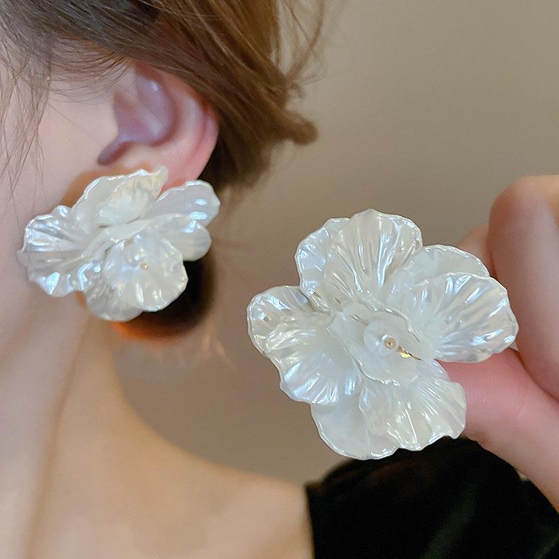 Sea Blue Cluster Silver Needle Flower Earrings: Summer Vacation Luxury