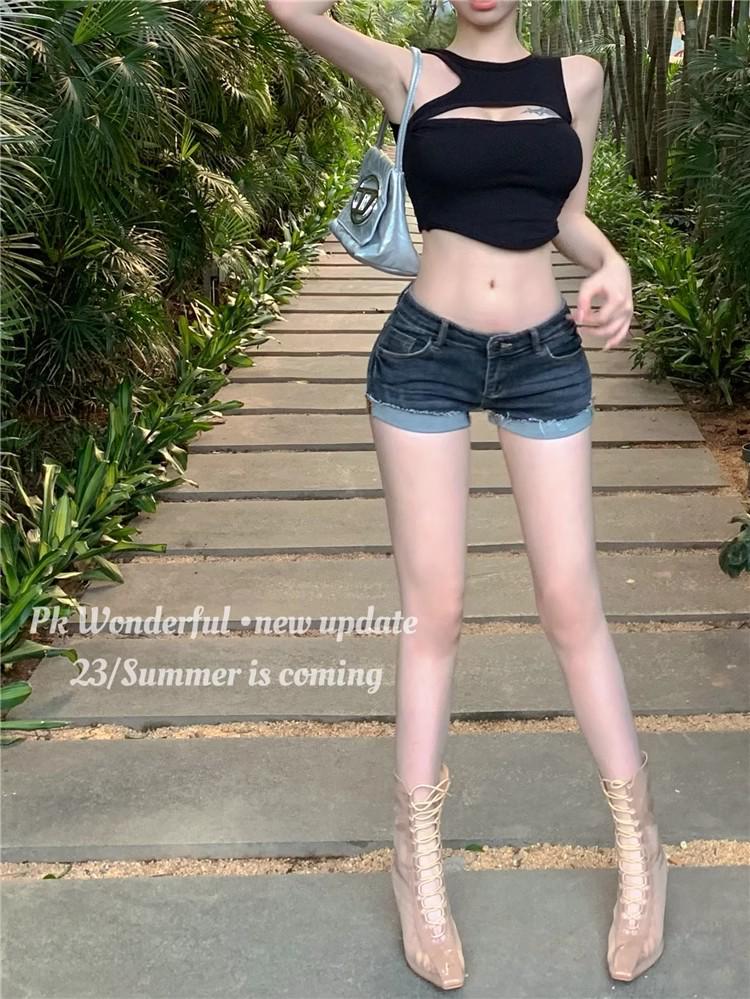 Damen Retro Denim Shorts mit niedrigem Bund - Schlankmachend, Rollsaum, Petite-Passform, Würziges Styling