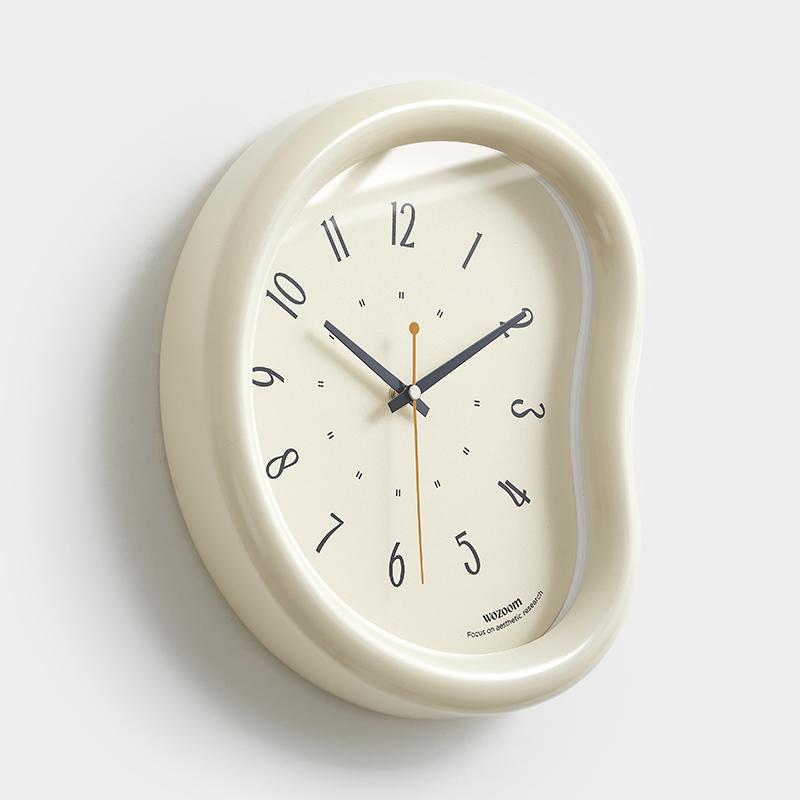European Aesthetic Clock Wall Modern Art Creative Design Living Room Interior Wall Watch Simple Light Luxury Wanduhr Decor