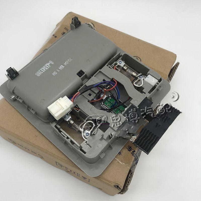 Auto parts  Suitable for Dongfeng DFM Fengxing jingyi X5 X3 front case box light reading lamp with day window switch
