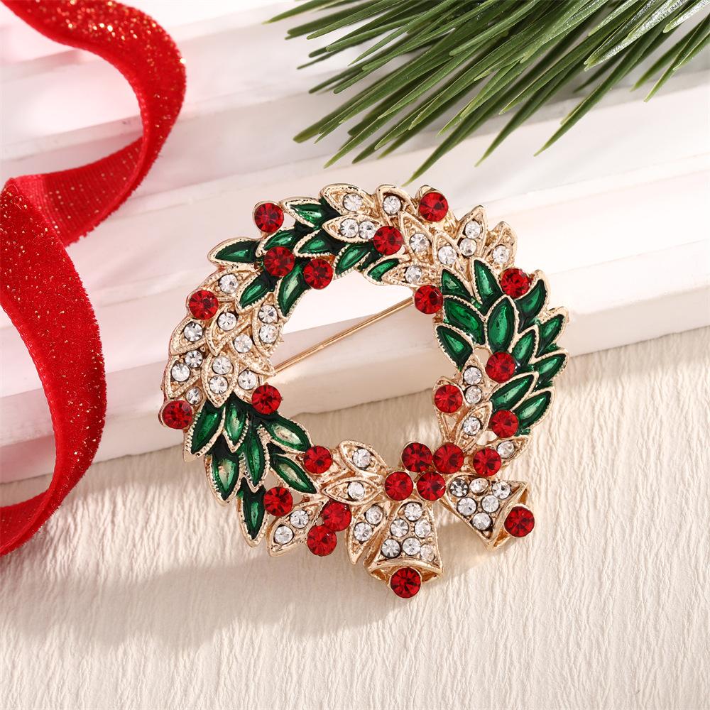 

Брошь из эмалевого сплава «Рождественская гирлянда из сосновых иголок 2026» для женщин, Новогодний подарок на Рождество