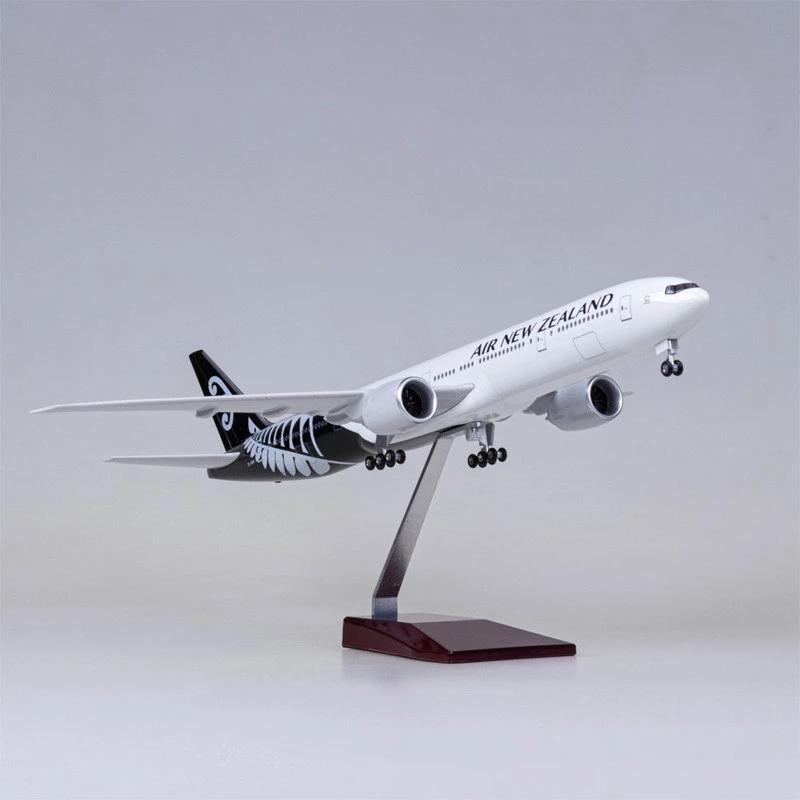 47cm Collection Model Airplane Scale 1:130 Airplane Model New Zealand B777 with LED Light(Touch or Sound Control) for Decoration