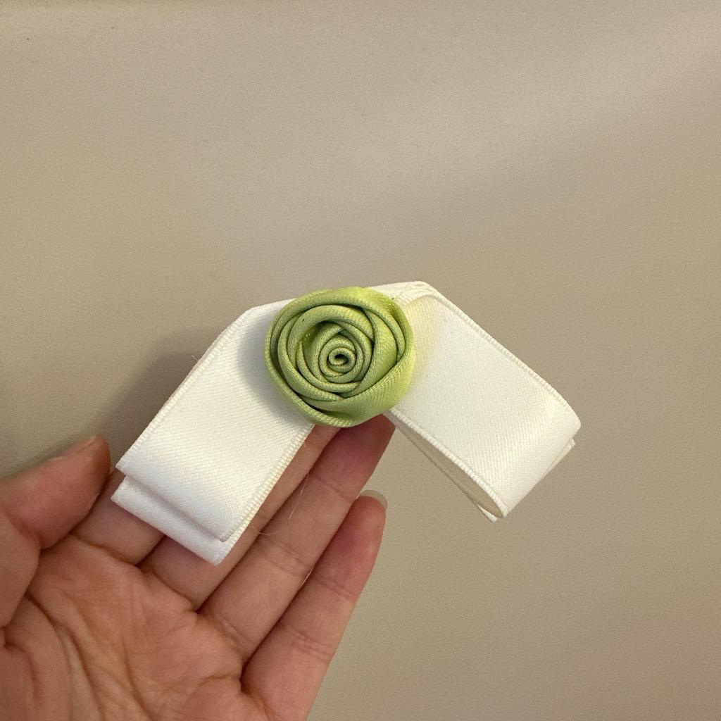 Modische Haarspangen im koreanischen Stil für Damen Stoffkunst Rosenblume Haarspange Neues Produkt Kopfschmuck