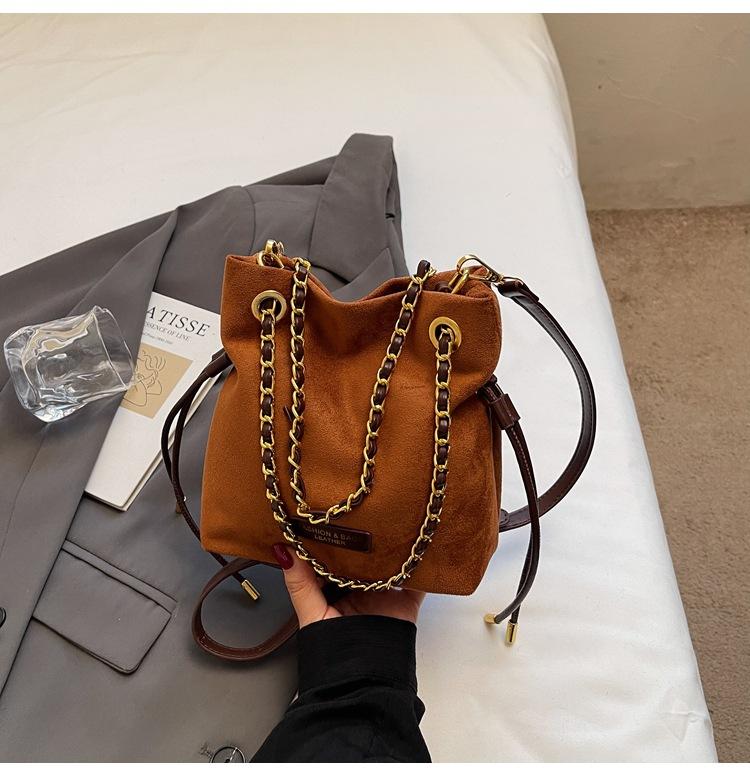 Niche Design Bucket Bag Women's 2025 New Retro Fashion Chain Single Shoulder Messenger Bag Hand Carry Underarm Bag Tide