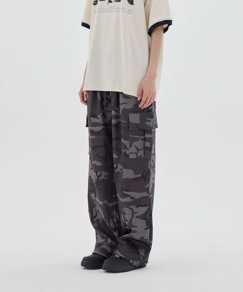 URBANAGE Camo Single-Pleat Wide Cargo Sweatpants_Charcoal