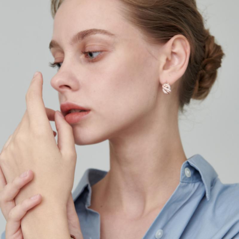 ELLE Jewelry 14K Bold Chain One-Touch Earrings (Gold Pin) ELGPEE387