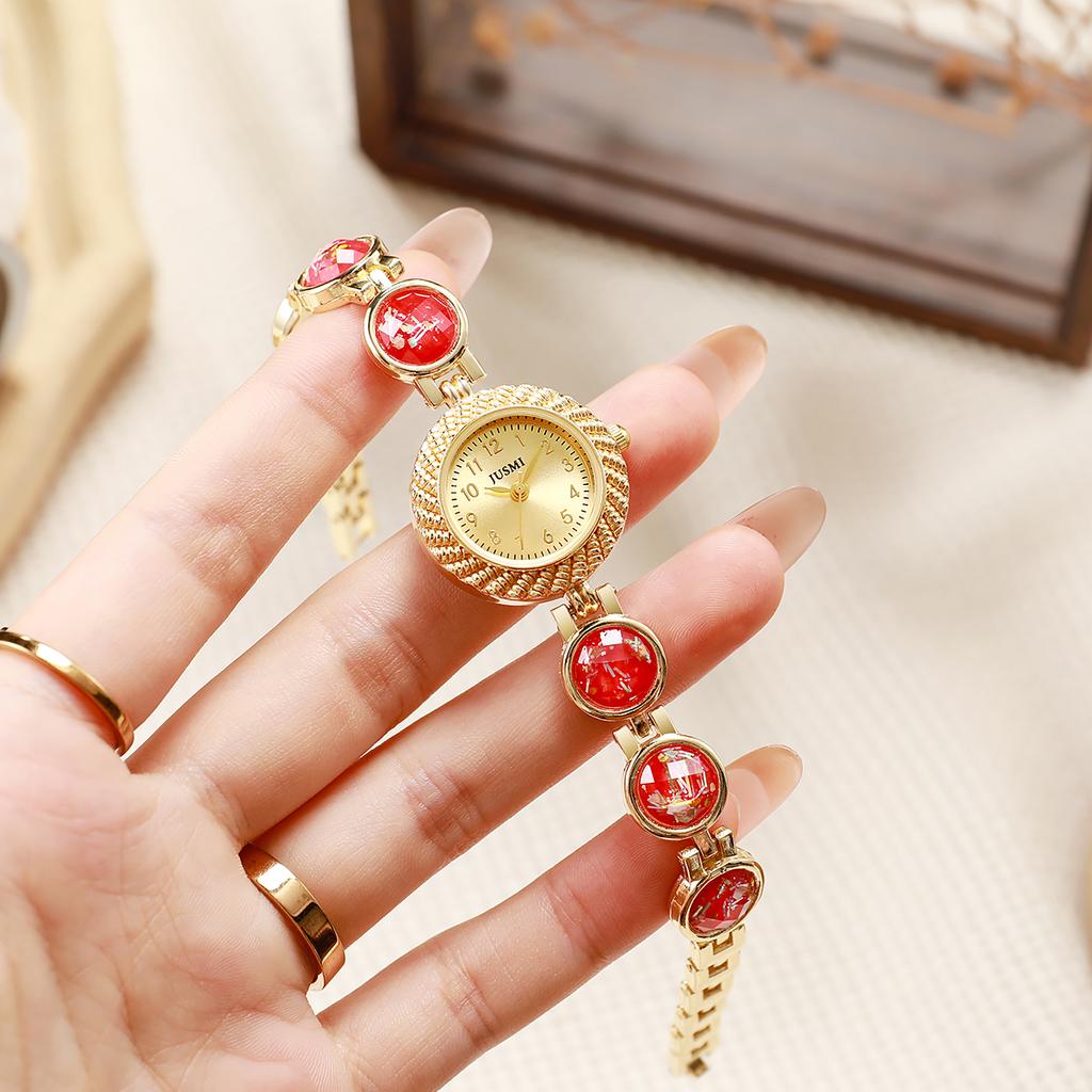 Fashionable, Personalized, Trend-setting Pearl Dial Gemstone Strap Ladies' Quartz Watch Suitable for Daily Wear and Christmas Gi