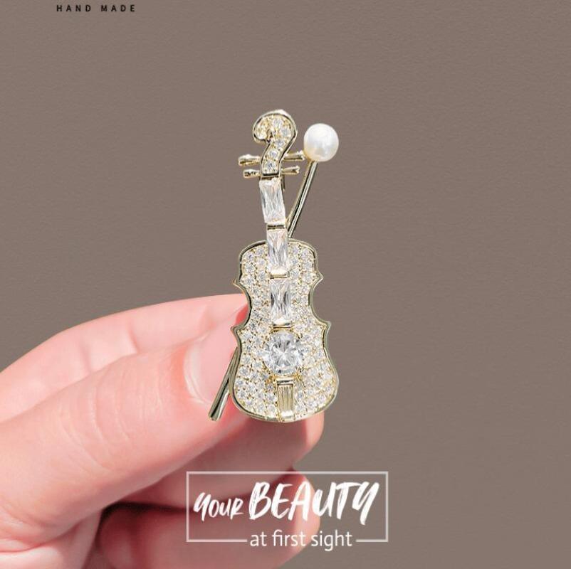 Shinny Crystal Violin Pearl Brooch for Women Exquisite Music Accessories Clothing Decoration Brooches Pins