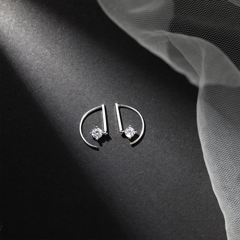 S925 Silber überzogene Ohrringe Ein Wort Zirkon Ohrringe Geometrische Linie Ohrringe Haken einfache Temperament Buchstabe D förmige Ohrringe
