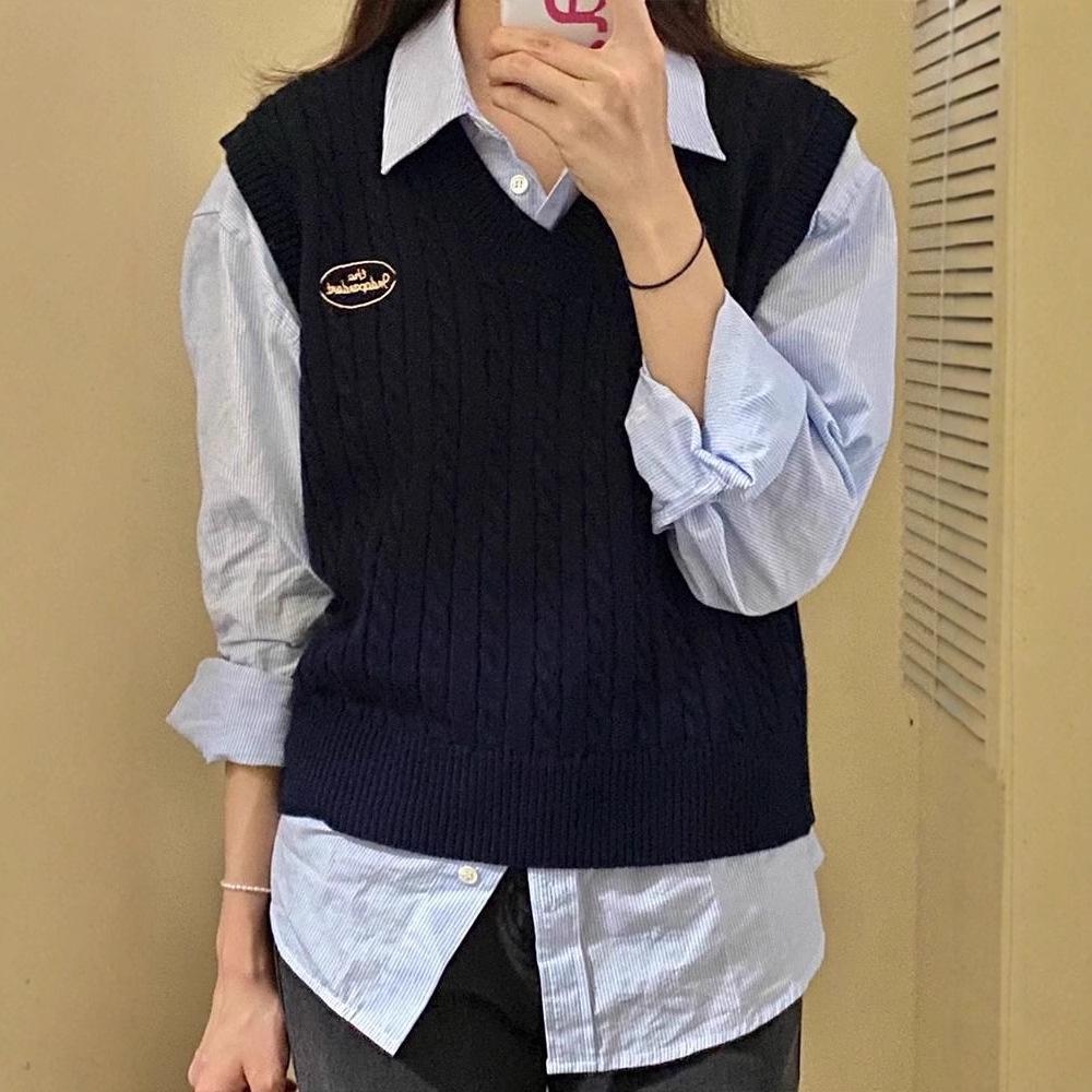 Women's College-Style Cable Knit V-Neck Embroidered Layering Vest