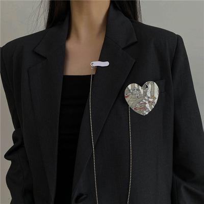 Ins Hip Hop Persönlichkeit Kette Metall Anzug Zubehör Quaste Pfirsich Herz Pin Brosche für Männer und Frauen