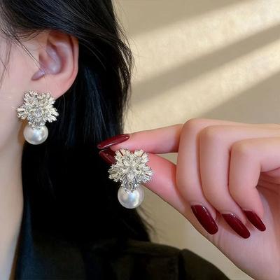 Super Flash Zircon Pearl Flower Shape Earrings Women'S High Sense Light Luxury Temperament Earrings Fashion Niche Versatile Earrings