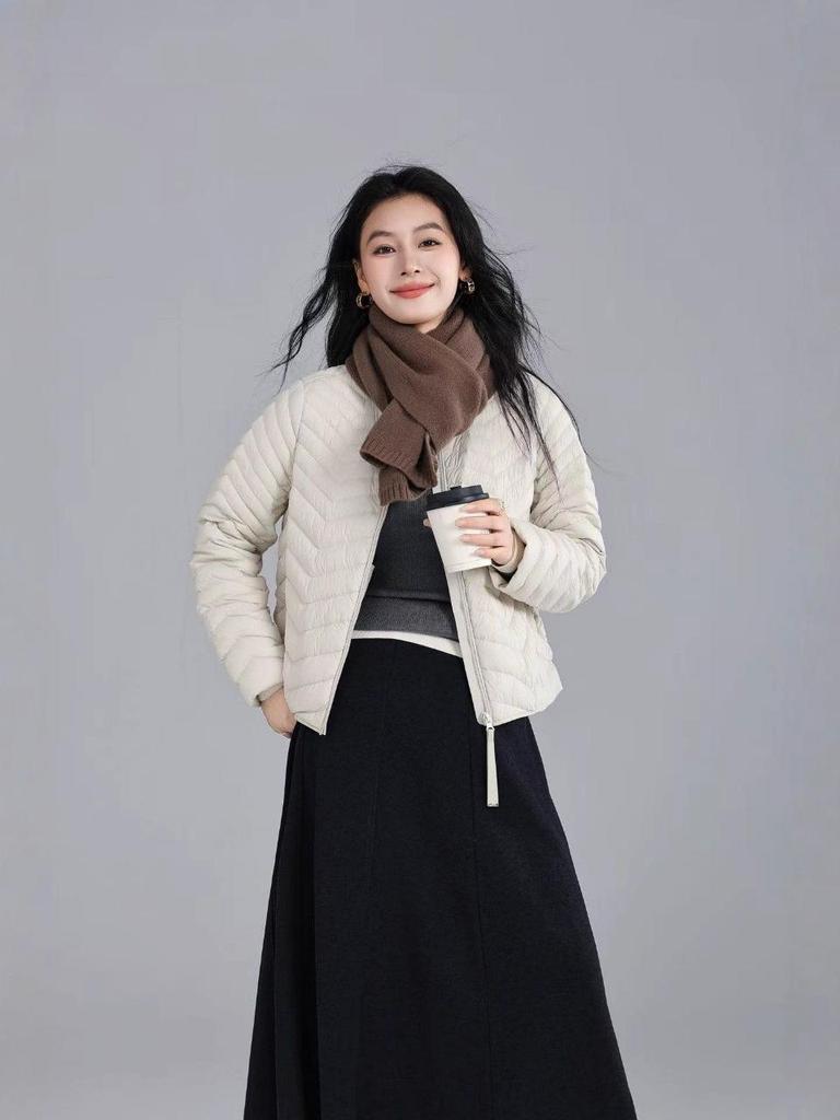 Women's Lightweight Stand-Collar Down Jacket 2025: Autumn/Winter Fashion, Casual Loose Fit, 90% White Duck Down