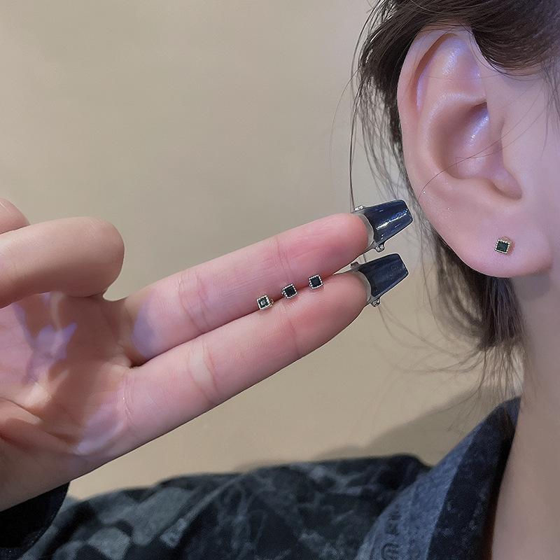 S925 Silver Needle Emerald Square Ear Hole Earrings Simple and Small Earrings Annual Earrings