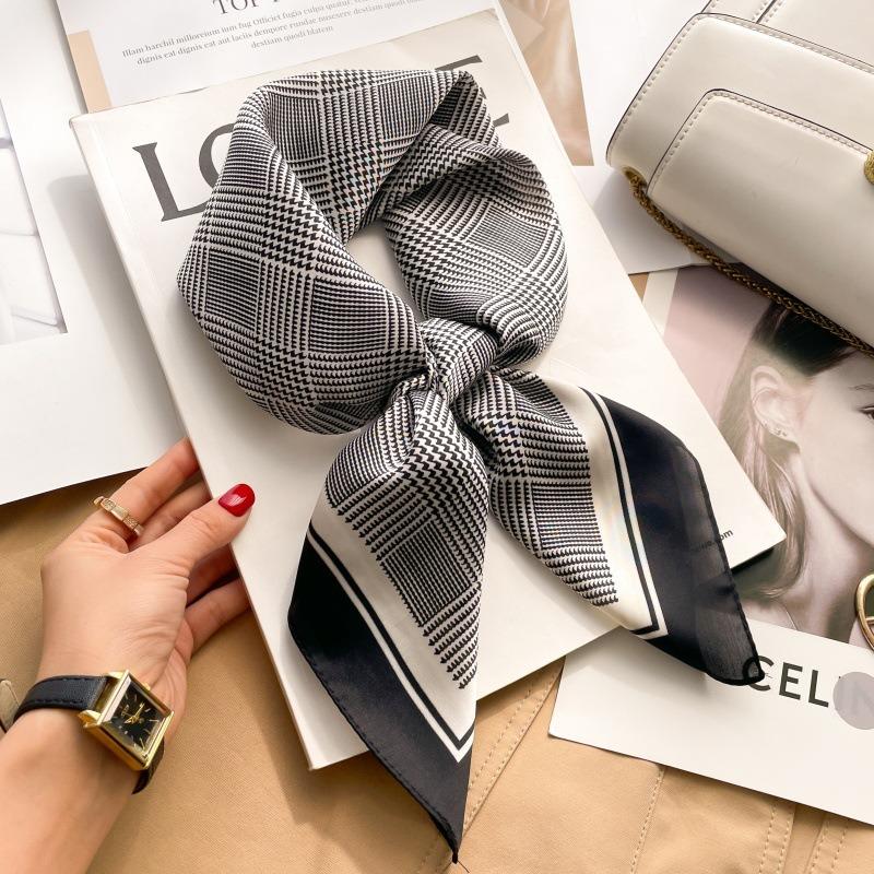 Zhang Ruonan silk scarf women's spring and summer new fashion retro accessories scarf neck high-end small square scarf
