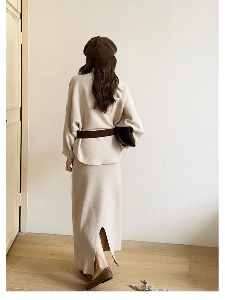 Versatile Casual Fashion Set: Autumn/Winter Slimming Knit Outfit for Date or Commute