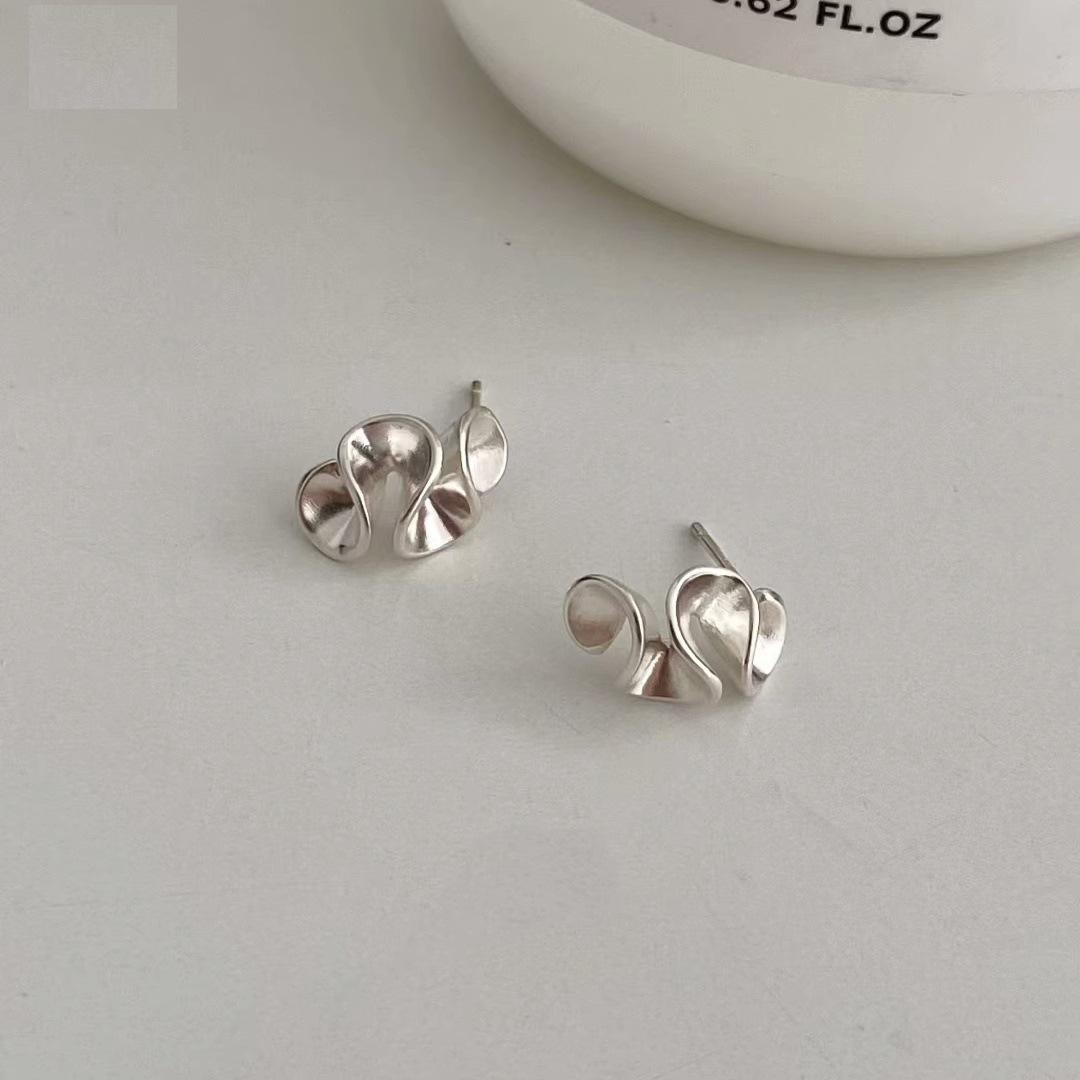 

Anenjery Twist противомоскитные спирали волнистые цветочные серьги для женщин без отверстий для ушей клипсы модные универсальные ювелирные изделия подарки слоновая кость