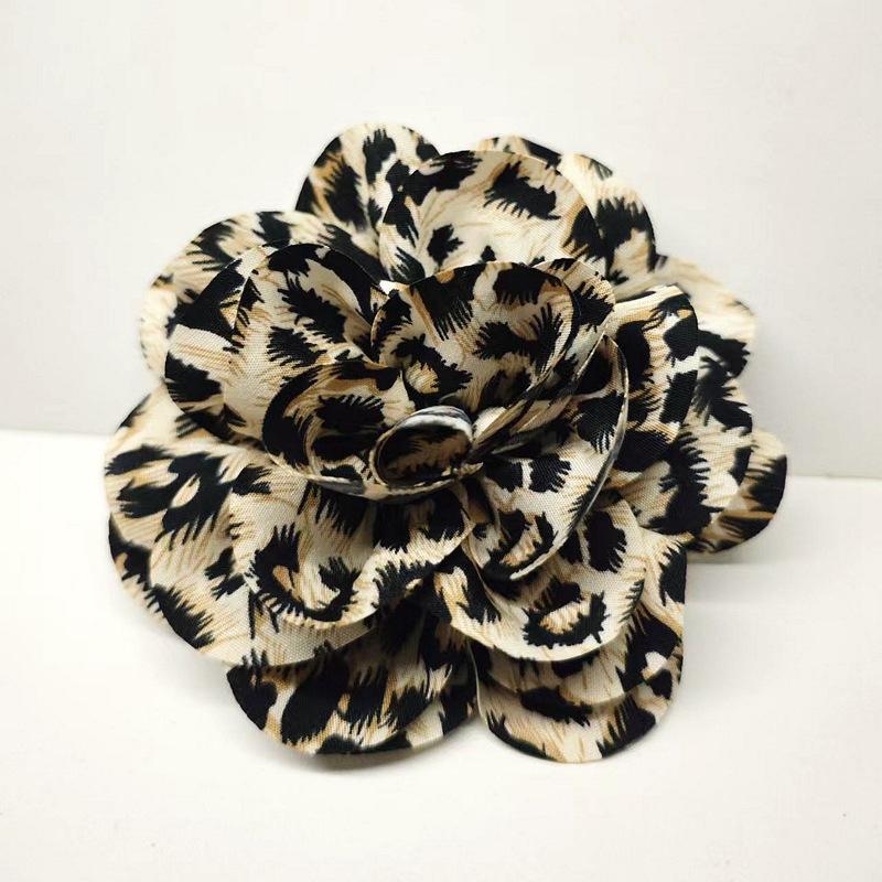 Spilla in chiffon con stampa leopardata