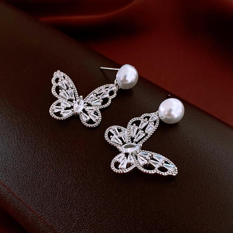 Echtgold-galvanisierte Silbernadel Zirkon Liebesohrringe Leichter Luxus High-End Ohrstecker Nischenohrringe Damen