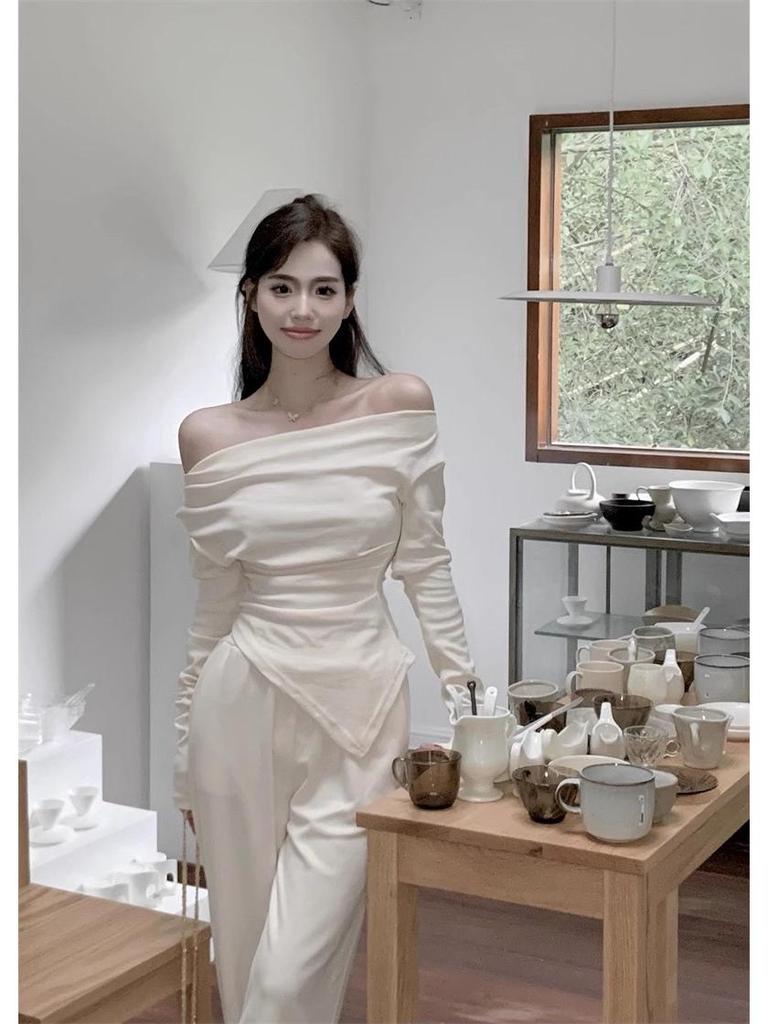 Sleek Off-Shoulder Slim Fit Long-Sleeve T-Shirt for Women - Early Autumn Essential