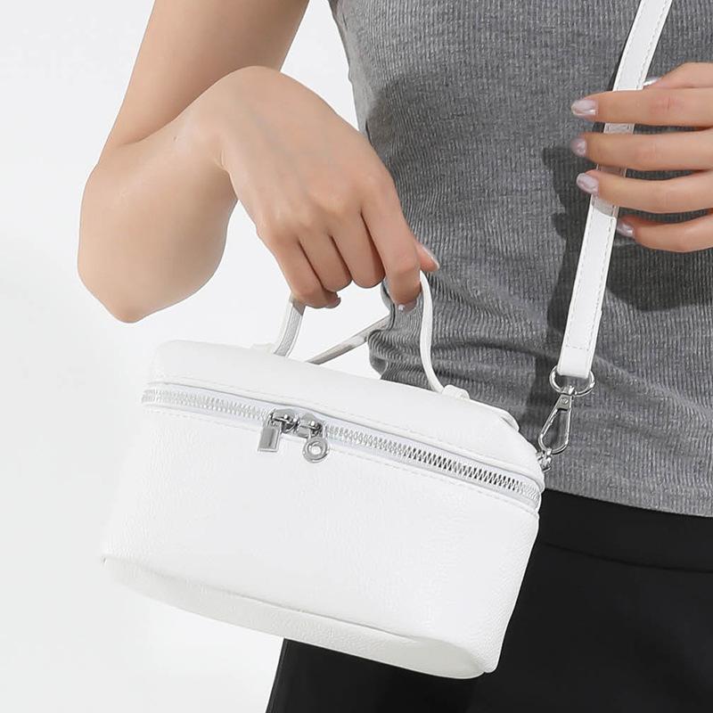 2025 New Korean Simple Portable Small Square Bag Fashion Temperament Messenger Women's Bag Beautiful Messenger Bag
