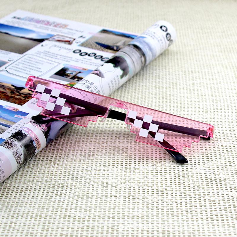 Pixelated Square Mosaic Anime-Style Sunglasses - Trendy Rectangular Frames