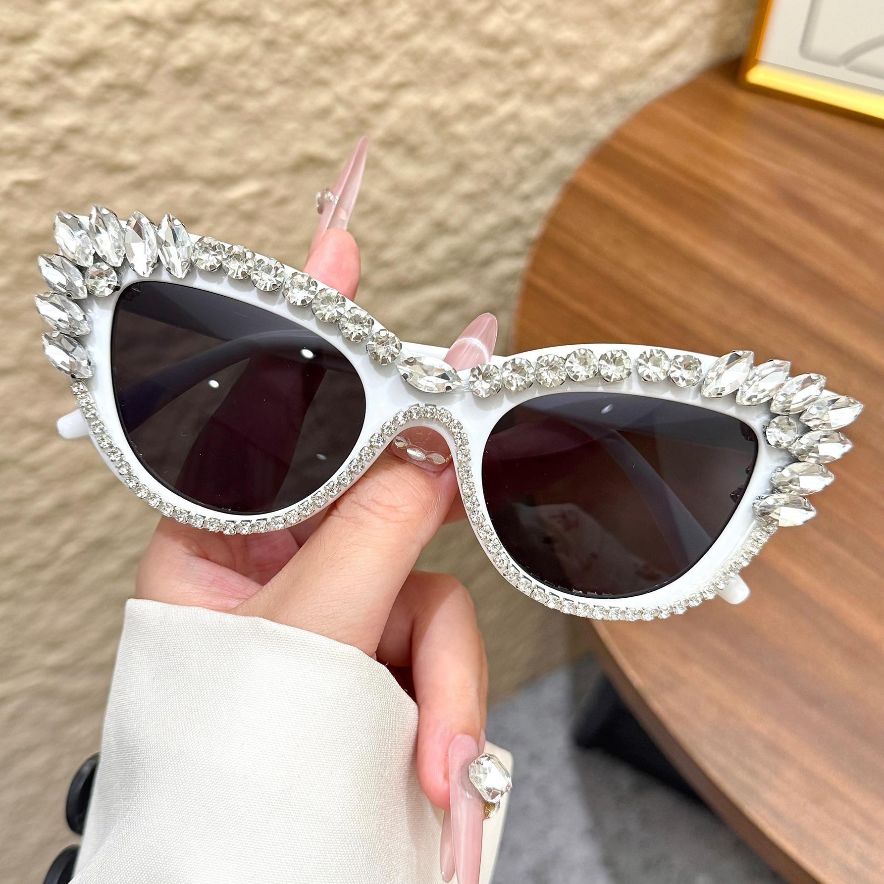 

1Pc Fashion Diamond Cat Eye Sunglasses for Women, Luxury Designer Rhinestone Fashion Sunglasses, Trendy Shades for Women