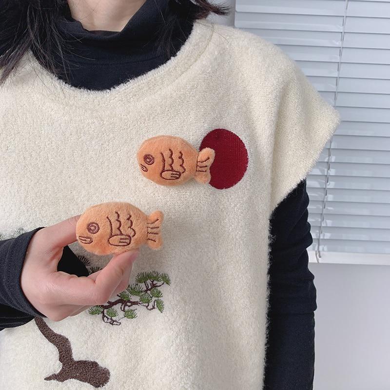 1 Adet Yeni Moda Kış Sevimli Peluş Küçük Balık Sevimli Broş Kadınlar Erkekler Palto Takım Elbise Broşlar Yaka Sırt Çantası Aksesuarları Takı