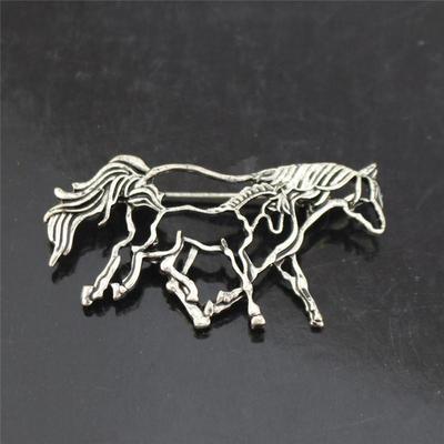 Fashion Antique Silver Openwork Alloy Horse Pony Brooch Animal Pin Brooch Unisex Corsage Badge Clothing Suit Jewelry Accessories