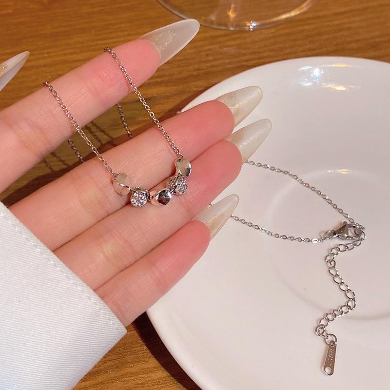 High-end Super Flash Zircon Titanium Steel Necklace Women's Versatile Niche Temperament Silver Collarbone Chain Internet Celebrity New Accessories