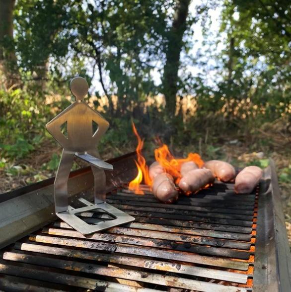 Stainless Steel BBQ Sausage Holder Figure-Shaped Grill Rack for Outdoor Cooking (20.5x7.5cm)